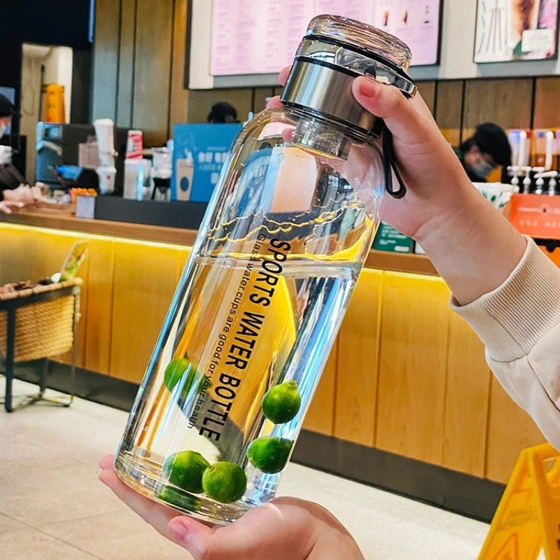 Looking for a sustainable and stylish way to stay hydrated throughout the day? Our 2L Large Capacity Glass Water Bottle is designed to help you meet your hydration goals while reducing plastic waste. Made from durable, BPA-free borosilicate glass, this eco-friendly water bottle ensures that your water stays pure and refreshing.