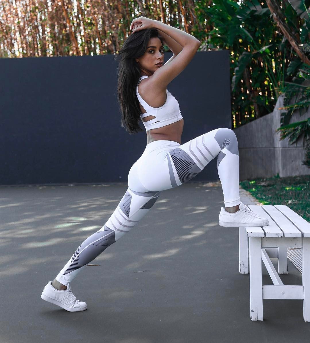 Elevate your workout wardrobe with our Reflective Sport Yoga Pants, designed for both high-performance and visibility. Whether you're hitting the gym, running at dawn, or practicing yoga in dimly lit spaces, these yoga pants offer unparalleled comfort, style, and safety.