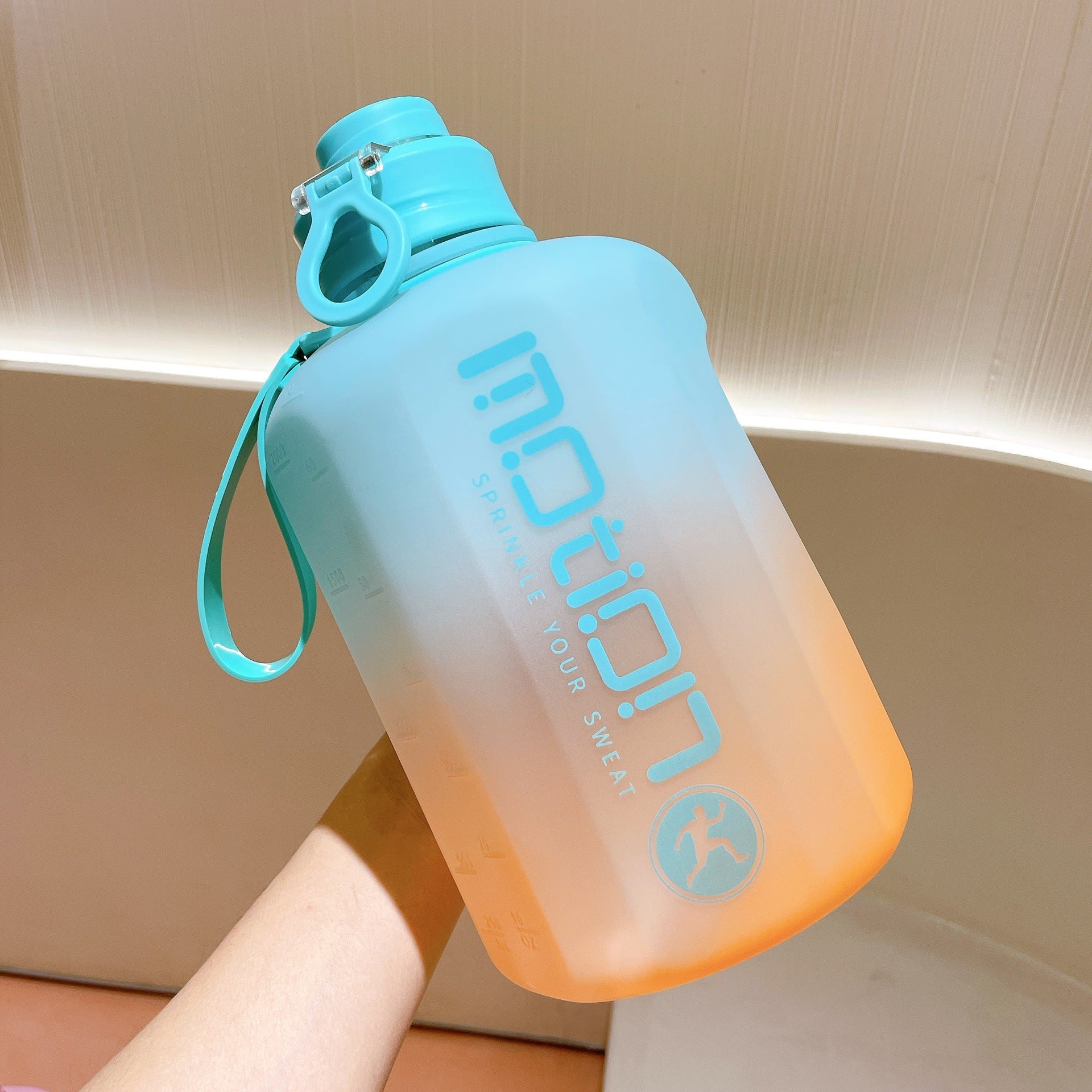 Large Capacity Plastic bottle With Straw