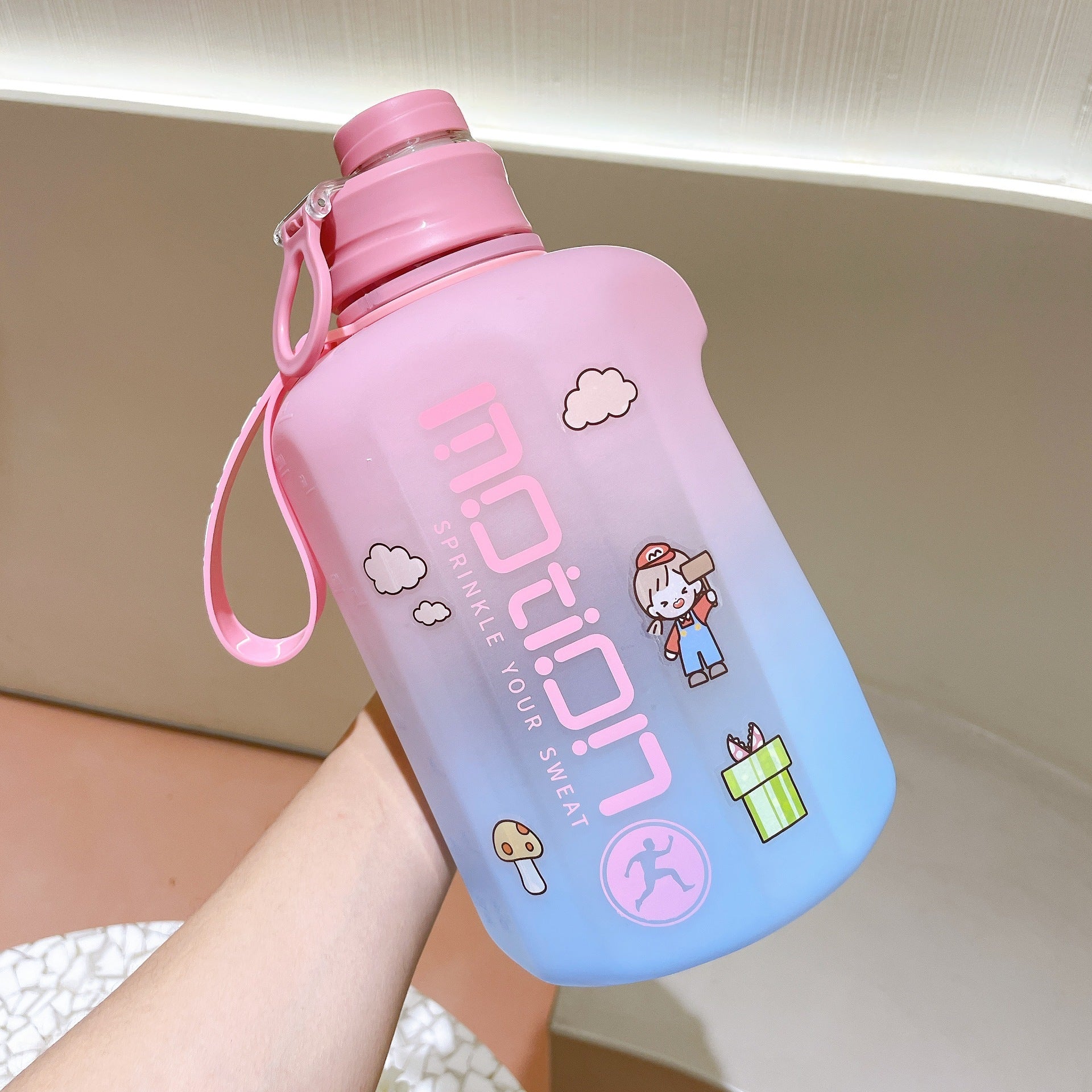 Large Capacity Plastic bottle With Straw